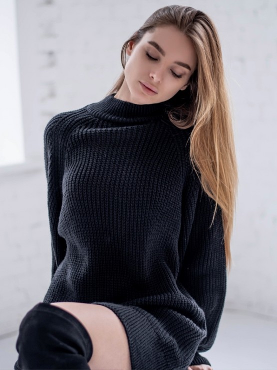 Жіноча туніка з високим горлом - Вовна - Акрил - "Міра" чорний 