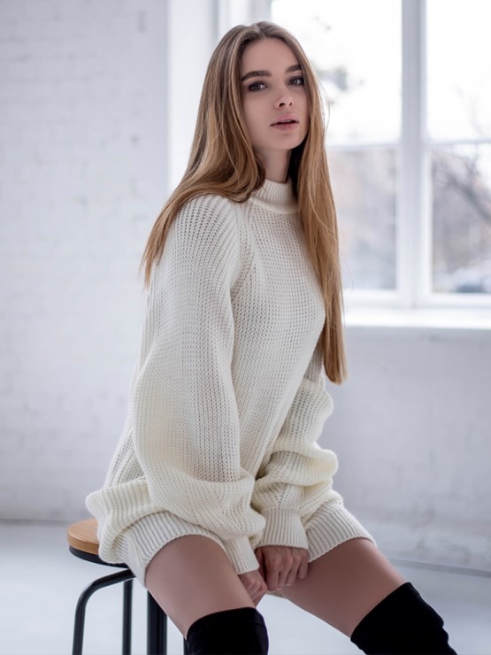 Жіноча туніка з високим горлом - Вовна - Акрил -  "Міра" молоко 