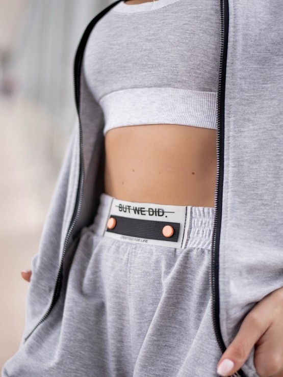 Жіночий спортивний костюм-трійка з коротким топом, брюками та бомбером - "Б'янка" - сірий крейда 5