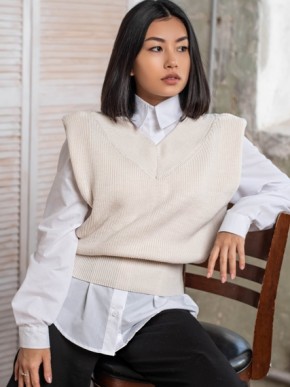 Жилет в’язаний молочний »Лiлi»(Молоко)